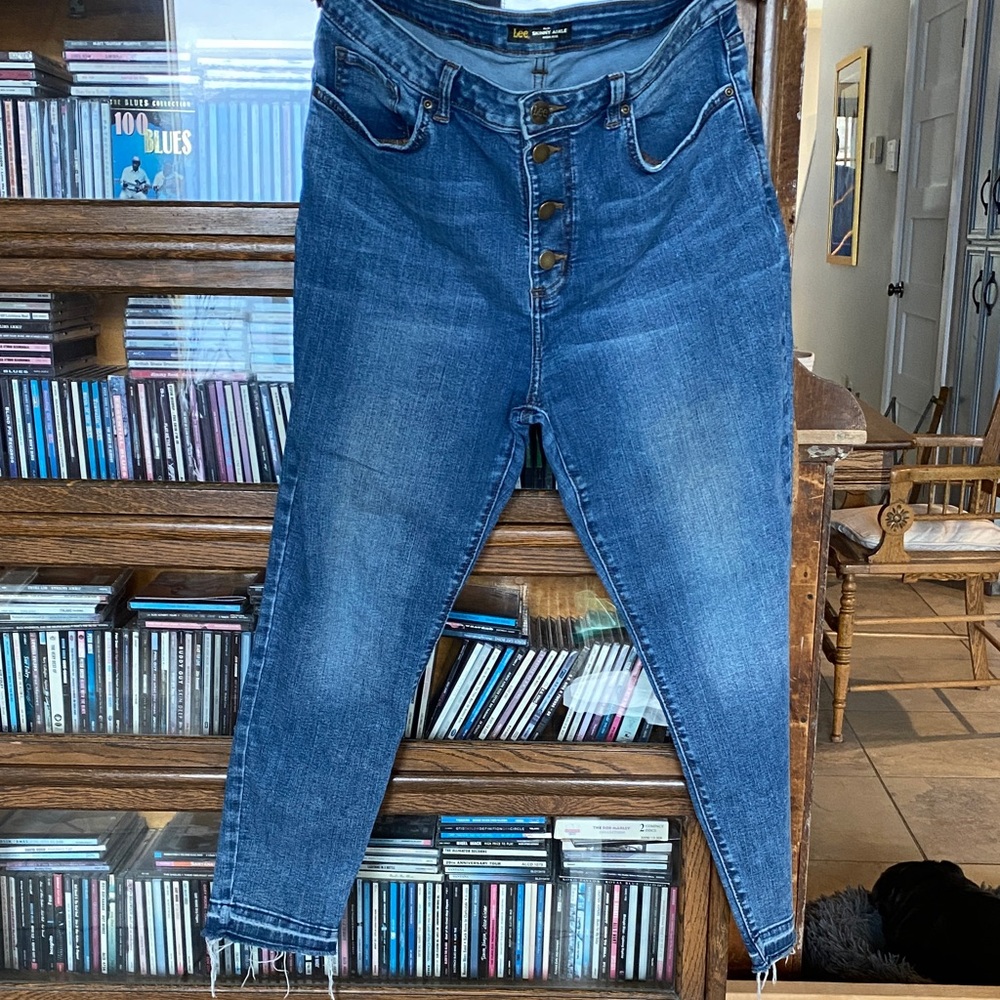 LEE Slim Fit High Rise Button Fly Released Hem Size 16